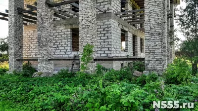Здание мини отеля без отделки с видом на Псковское озеро фото 4